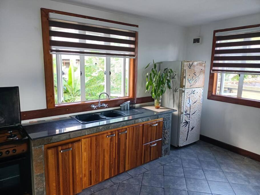 Surf House Holidays Ruisseau Creole Buitenkant foto